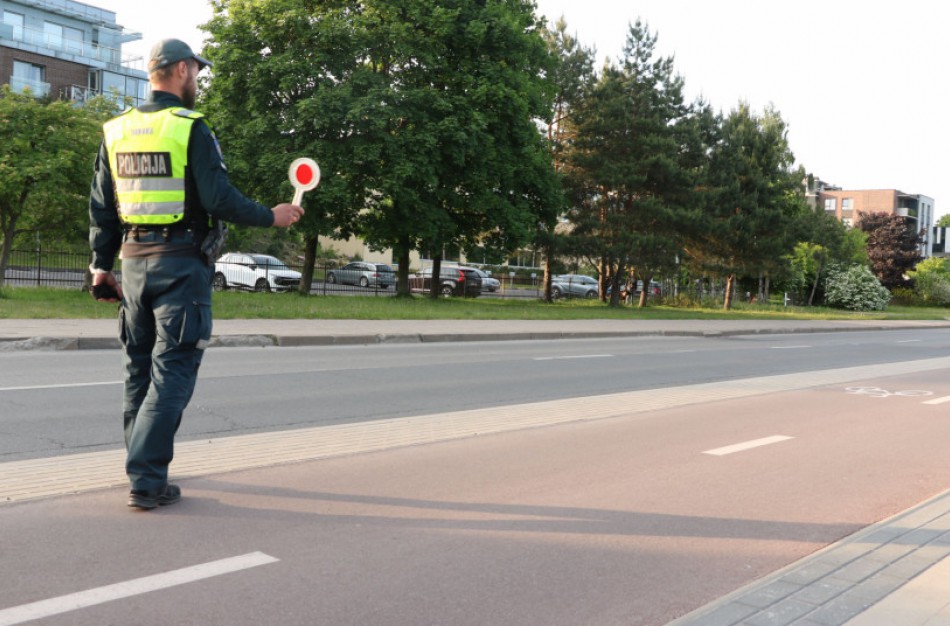 Policija eismo dalyviams teiks pagalbą Visų šventųjų ir Vėlinių dienomis