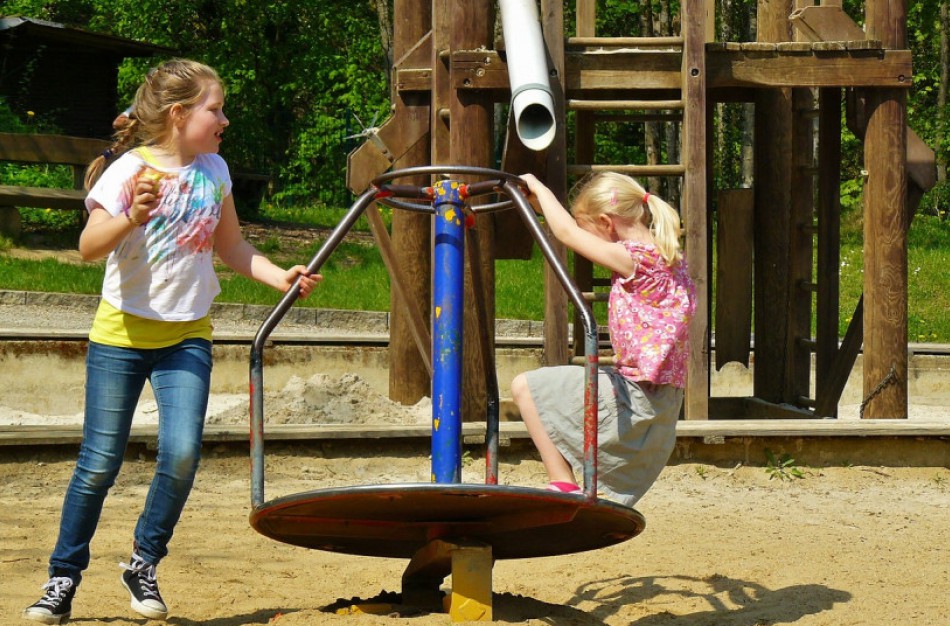 Informacija apie reikalavimų mokykloms bei vaikų žaidimų aikštelėms ir patalpoms pokyčius