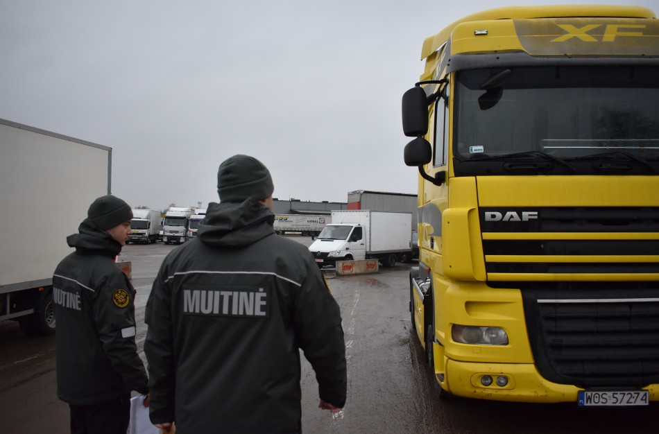 Lietuvos muitinė nustatė, kaip prabangūs automobiliai apeinant sankcijas atsiduria Rusijoje