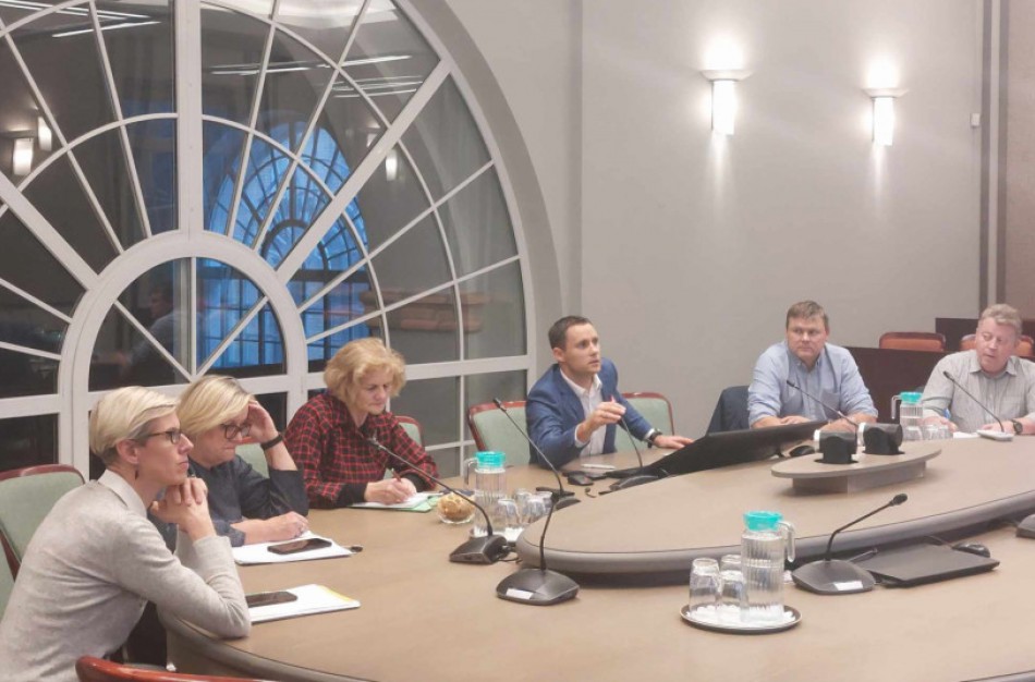 Vykdant ministerijos ir profesinių sąjungų sutartį, pradedama mokytojų etatų dydžių peržiūra