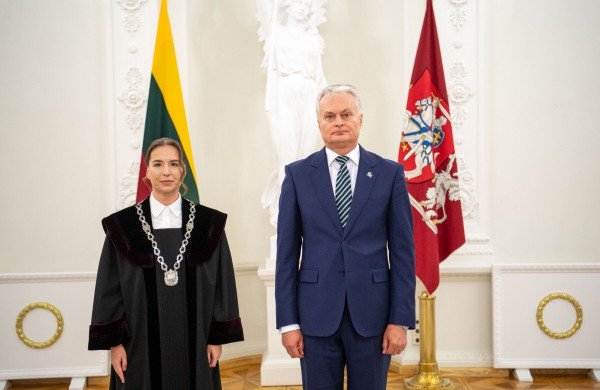 Prisiekė šeši nauji teisėjai: paskirtas naujas Jonavos rūmų teisėjas