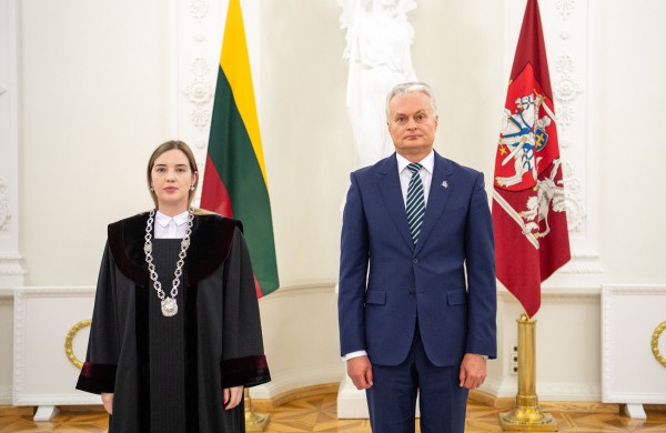 Prisiekė šeši nauji teisėjai: paskirtas naujas Jonavos rūmų teisėjas