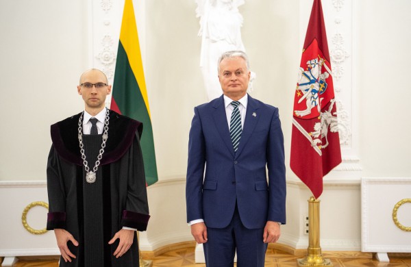 Prisiekė šeši nauji teisėjai: paskirtas naujas Jonavos rūmų teisėjas