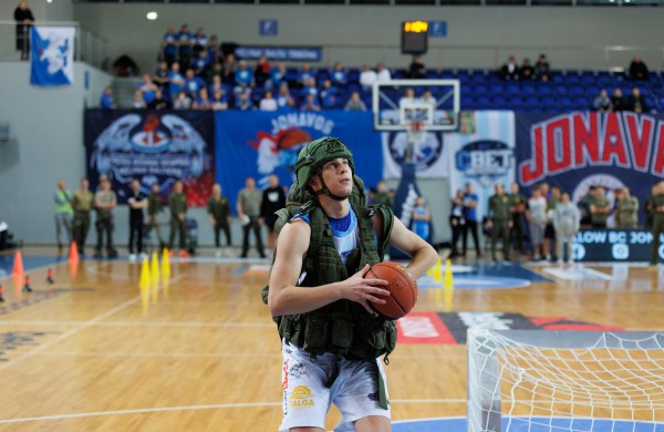 Lietuvos kariuomenės diena paminėta sporto arenoje