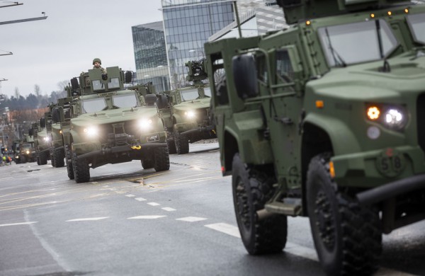 Lietuvos kariuomenės gimtadienis sudrebino Konstitucijos prospektą