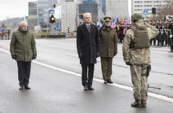 Lietuvos kariuomenės gimtadienis sudrebino Konstitucijos prospektą