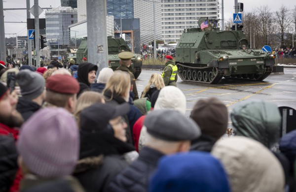 Lietuvos kariuomenės gimtadienis sudrebino Konstitucijos prospektą