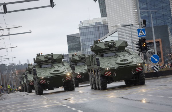 Lietuvos kariuomenės gimtadienis sudrebino Konstitucijos prospektą