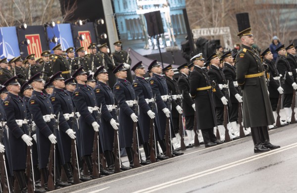 Lietuvos kariuomenės gimtadienis sudrebino Konstitucijos prospektą