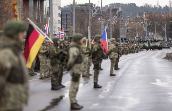 Lietuvos kariuomenės gimtadienis sudrebino Konstitucijos prospektą