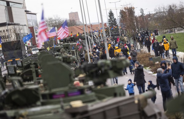 Lietuvos kariuomenės gimtadienis sudrebino Konstitucijos prospektą