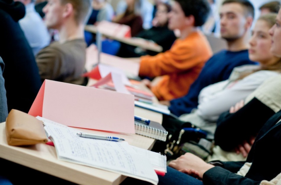 Išankstines darbo sutartis sudarė beveik 100 pedagogikos studentų