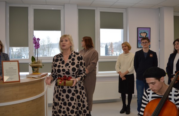 Senamiesčio gimnazijoje — pagal TŪM programą atsinaujinusi biblioteka