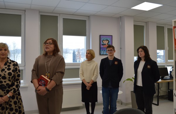 Senamiesčio gimnazijoje — pagal TŪM programą atsinaujinusi biblioteka