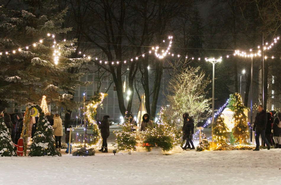Kviečia išrinkti labiausiai patinkančias Kalėdų miestelio eglutes 