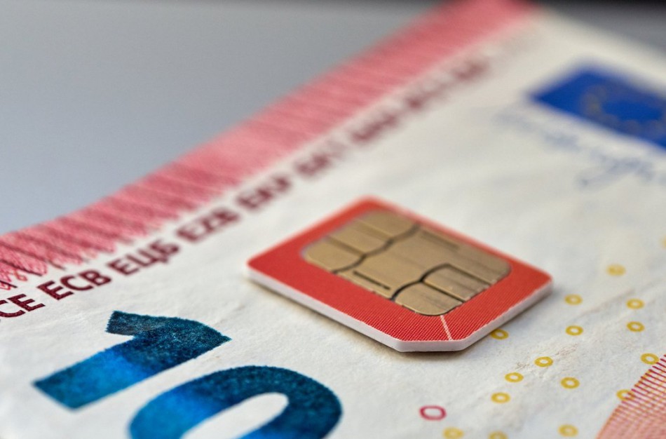 Perkantys išankstinio mokėjimo SIM korteles, turėtų pateikti savo asmens duomenis