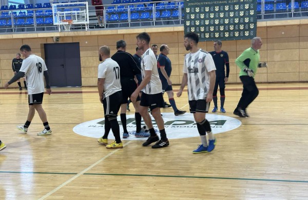 Jonavos FVK „KLEVAS“ sėkmingai startavo 2023/2024 m. Lietuvos senjorų (50+) salės futbolo pirmenybėse