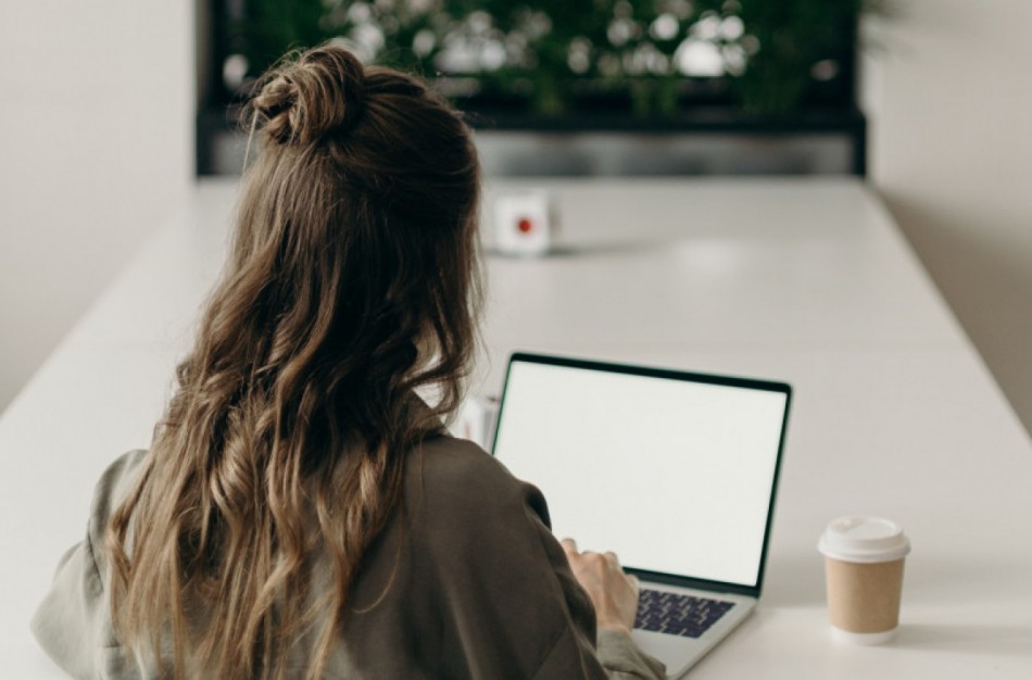 Pašto tarnybomis apsimetančių internetinių sukčių neatpažintų kas septintas darbuotojas