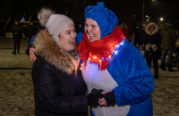 Užusaliuose įžiebta magiška kalėdinė eglutė