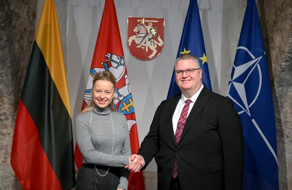 Lietuva stiprina oro gynybos pajėgumus: pasirašyta sutartis dėl naujos NASAMS sistemos įsigijimo