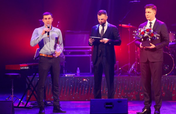 Garbingiausi savivaldybės apdovanojimai – krepšinio klubui ir baseinui