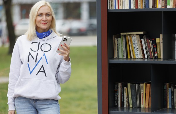 Miesto programėlės kūrėjai: jonaviečiams pasiūlėme ir nuolaidą baseinui, ir patiems keisti tilto apšvietimą