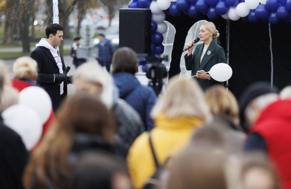 Miesto programėlės kūrėjai: jonaviečiams pasiūlėme ir nuolaidą baseinui, ir patiems keisti tilto apšvietimą