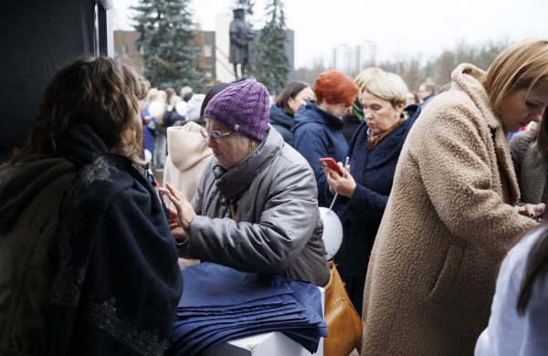 Miesto programėlės kūrėjai: jonaviečiams pasiūlėme ir nuolaidą baseinui, ir patiems keisti tilto apšvietimą