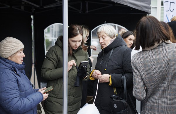 Miesto programėlės kūrėjai: jonaviečiams pasiūlėme ir nuolaidą baseinui, ir patiems keisti tilto apšvietimą