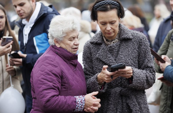 Miesto programėlės kūrėjai: jonaviečiams pasiūlėme ir nuolaidą baseinui, ir patiems keisti tilto apšvietimą
