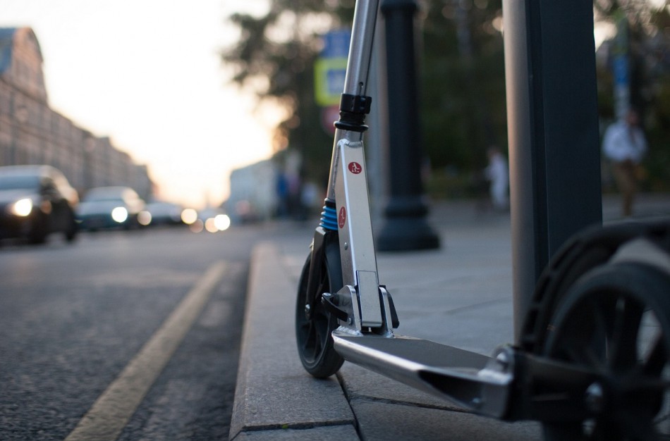 Nuo 2024 m. sausio 1 d. bus privaloma drausti galingesnius elektrinius paspirtukus
