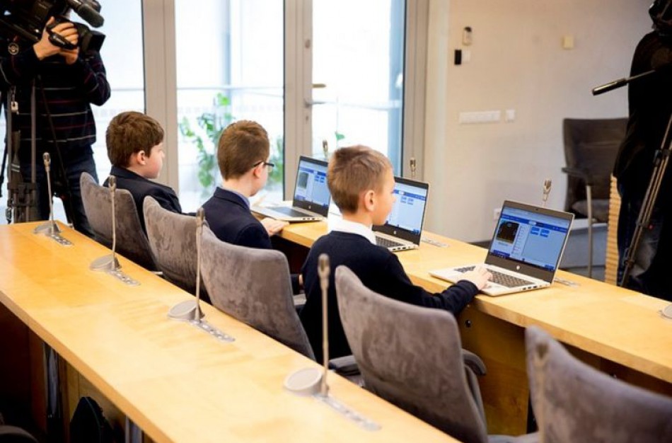 Mokiniai turės galimybę nemokamai naudotis interaktyviomis virtualiosiomis mokymosi priemonėmis