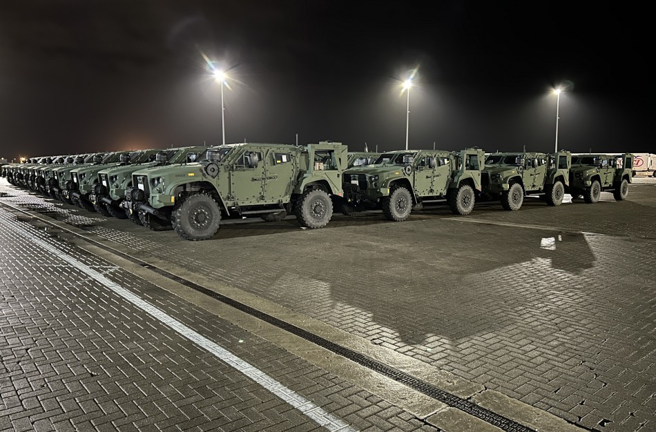Baigtas pirmasis JLTV įsigijimo etapas: į Lietuvą pristatyti visi šarvuoti visureigiai