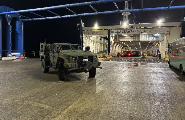 Baigtas pirmasis JLTV įsigijimo etapas: į Lietuvą pristatyti visi šarvuoti visureigiai