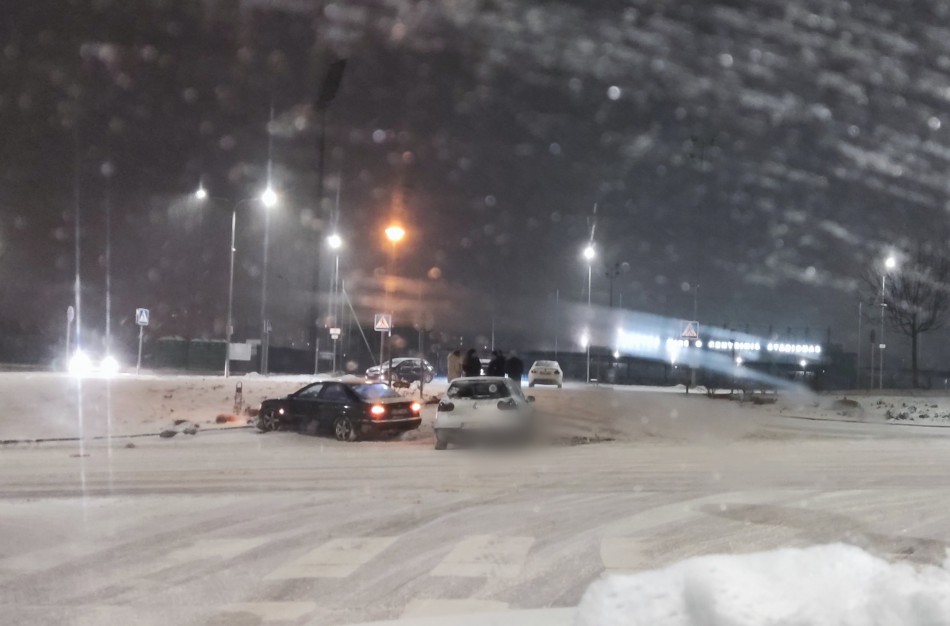 Vairuotojai piktinasi, kad Jonavos gatvėse - ,,čiuožykla", neišvengta ir eismo įvykių