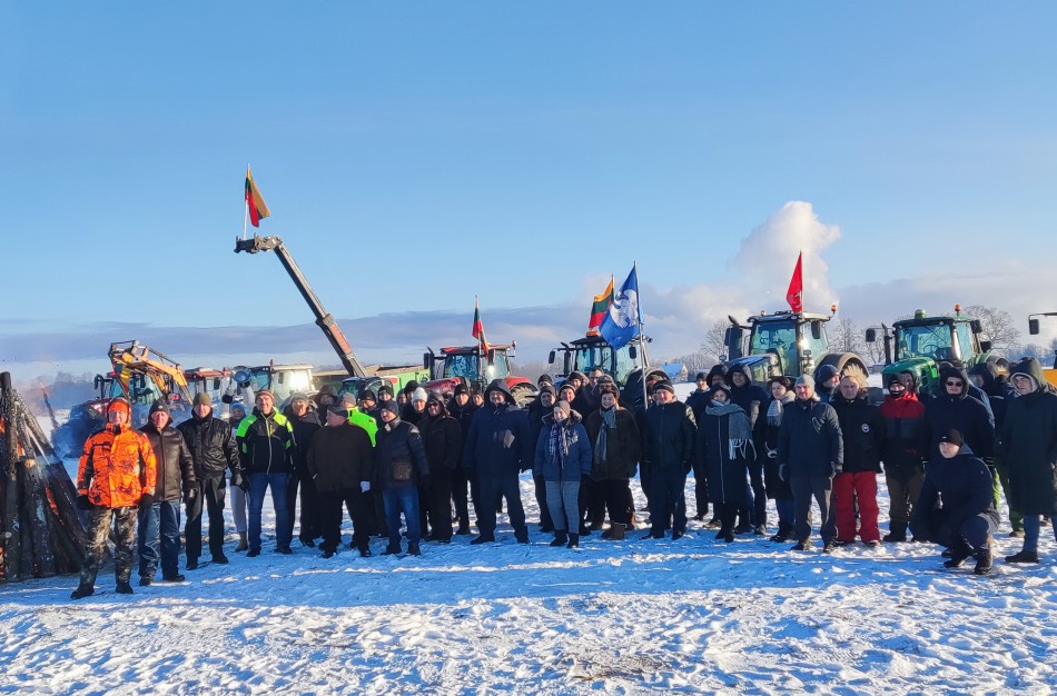 Jonavos ūkininkai prisijungė prie visuotinės Lietuvos žemdirbių protesto akcijos  „Vilties laužai“