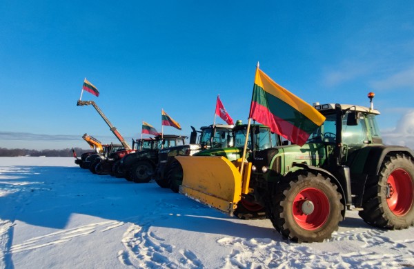 Jonavos ūkininkai prisijungė prie visuotinės Lietuvos žemdirbių protesto akcijos  „Vilties laužai“
