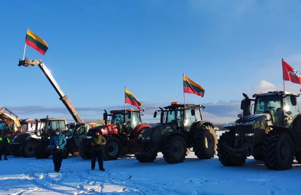 Jonavos ūkininkai prisijungė prie visuotinės Lietuvos žemdirbių protesto akcijos  „Vilties laužai“