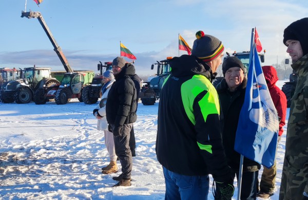 Jonavos ūkininkai prisijungė prie visuotinės Lietuvos žemdirbių protesto akcijos  „Vilties laužai“