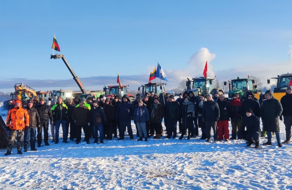 Jonavos ūkininkai prisijungė prie visuotinės Lietuvos žemdirbių protesto akcijos  „Vilties laužai“