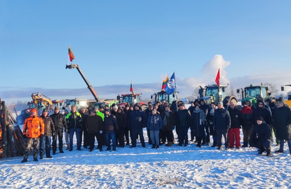 Jonavos ūkininkai prisijungė prie visuotinės Lietuvos žemdirbių protesto akcijos  „Vilties laužai“