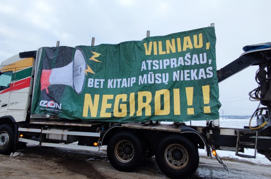 Iš Jonavos rajono į Vilnių pajudėjo miškovežiai  