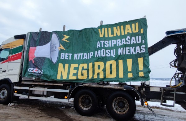 Iš Jonavos rajono į Vilnių pajudėjo miškovežiai  