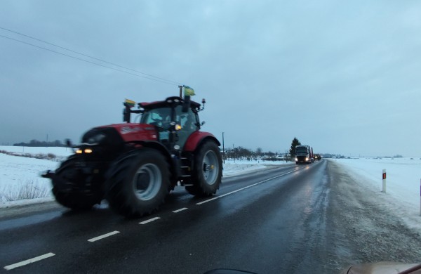 Iš Jonavos rajono į Vilnių pajudėjo miškovežiai  