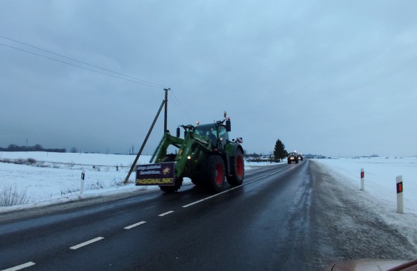 Iš Jonavos rajono į Vilnių pajudėjo miškovežiai  