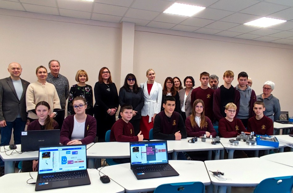 J. Vareikio progimnazijoje iškilmingai atidaryta IT ir robotikos STEAM laboratorija