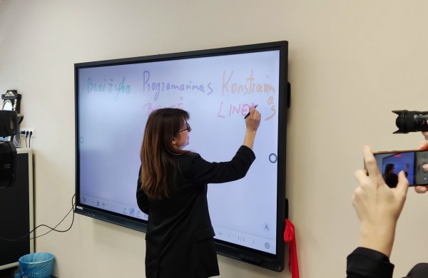 J. Vareikio progimnazijoje iškilmingai atidaryta IT ir robotikos STEAM laboratorija