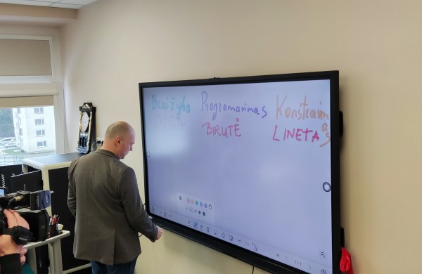 J. Vareikio progimnazijoje iškilmingai atidaryta IT ir robotikos STEAM laboratorija