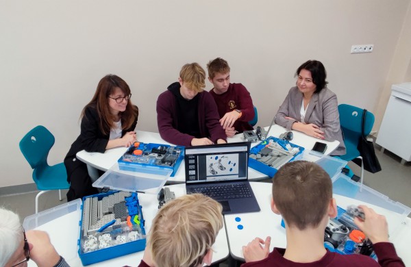 J. Vareikio progimnazijoje iškilmingai atidaryta IT ir robotikos STEAM laboratorija