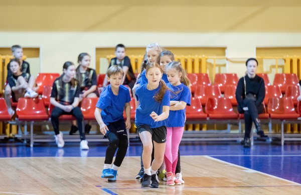 Įvyko miesto mokyklų pradinukų „Drąsūs, stiprūs, vikrūs“ varžybos